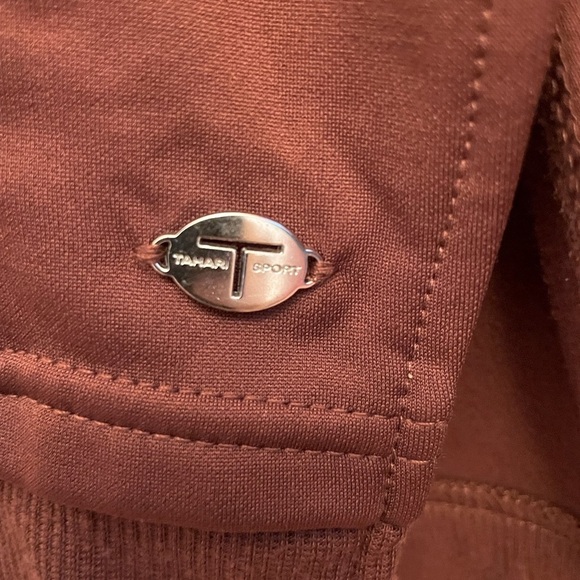 Tahari Sport Women’s Top Long Sleeve Sweatshirt medium brown Turtleneck Pullover - Picture 4 of 4